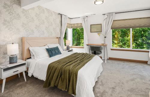 Luxury 6 BR Mansion w Water Views & Walk to Beach - Foto 31