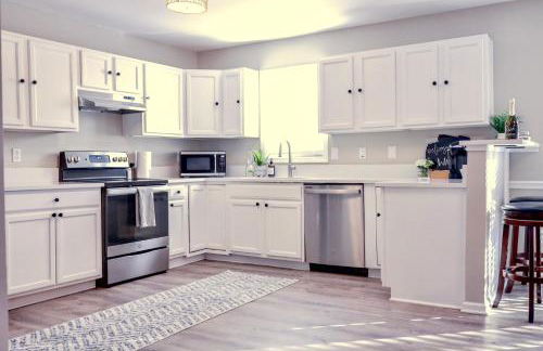 Sleeps 12! 5 BDRM-2 Kings,3 Queens-Deck & Patio-Mins to PI & Beaufort - Foto 2