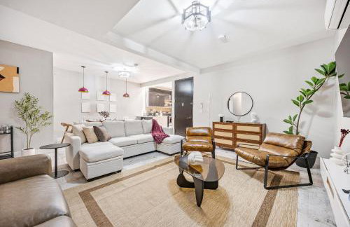 Mid-Century Stay 5BR and 5 Baths w PS5 & Laundry - Foto 4