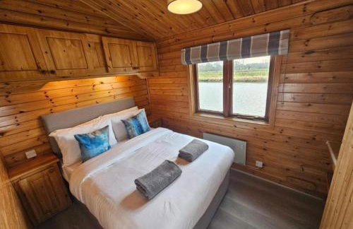 Bure River Lodge Houseboat - Photo 14