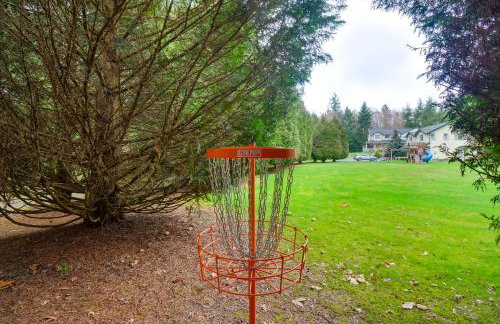 Central 4-Acre Cottage with Deck Walk to Bay! - Foto 25