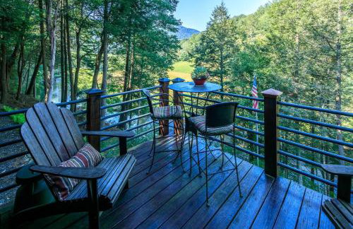 Luxury Riverfront Lodge - Sleeps 12, VIEWS, Fireplaces, Dogs OK - Photo 12