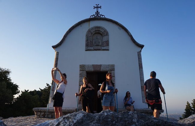 Caminata al atardecer Profitis Ilias Mountain - Foto 13