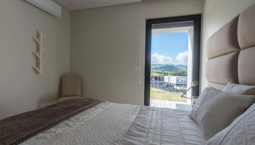 Vila Vicente Jacuzzi, Sauna and Parking - Photo 5