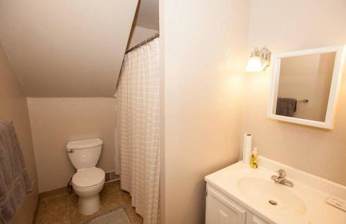 Hip & Cozy to Explore the City or Catch a Game - Foto 10