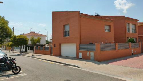 Chalet amplio con Jardín y zona barbacoa. - Foto 2