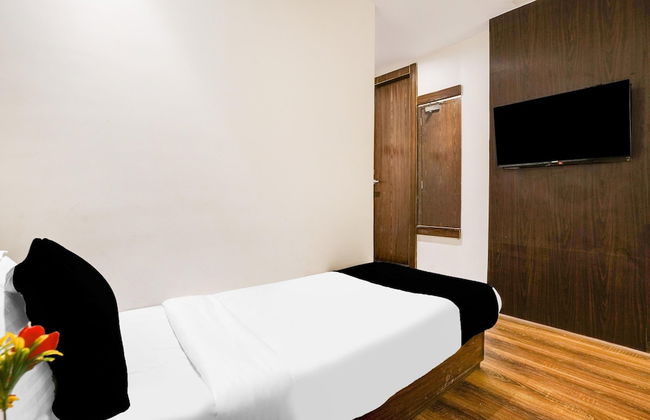 Cozy Stays Andheri Near Western Express Highway - Photo 14