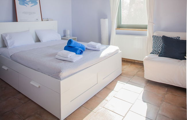 Absolute Villa by Stylish Stays - Photo 5