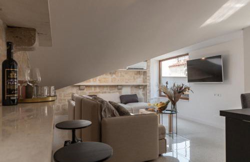 Charming stone apartment with jacuzzi in center of Omiš - Foto 49