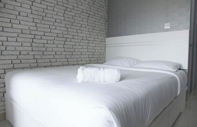 Modern and Comfortable Studio Apartment Springlake Summarecon near Summarecon - Photo 6