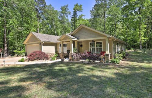 Family-Friendly Home with Lake Oconee Access and Patio - Foto 1
