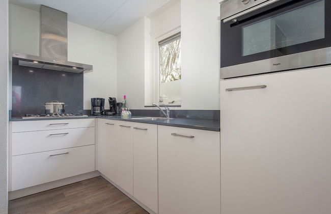 Villa in Arcen With Bath and Combi Microwave - Photo 3