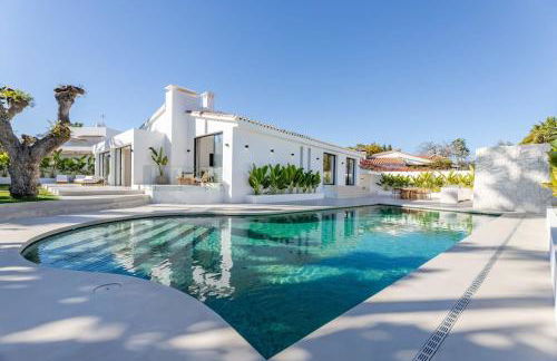 Villa Peman Luxurious Beachside Villa - Foto 1