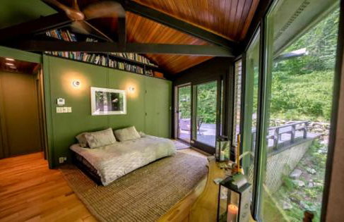 Imaginative Octogonal Glass Treehouse on Seven Private Acres near Great Barrington, MA - Foto 8