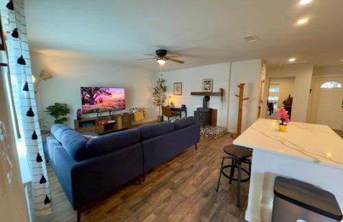 5 Star Stay Large Remodeled Modern 4BR Near UNT and TWU Sleeps 10 - Foto 9