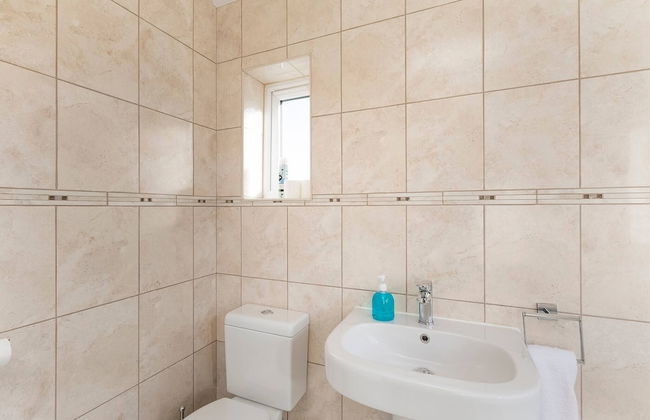 Skyvillion - Enfield 4bed House W Garden & Parking - Photo 33