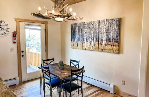 New! Beautiful, Spacious Modern Home on a Large Acreage - Peaks & Prairies Retreat - Foto 34