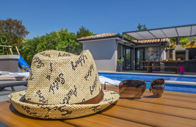 Villa with Swimming Pool, Outdoor Kitchen, Sauna, Hot Tub, Play Area, Sea View - Foto 34