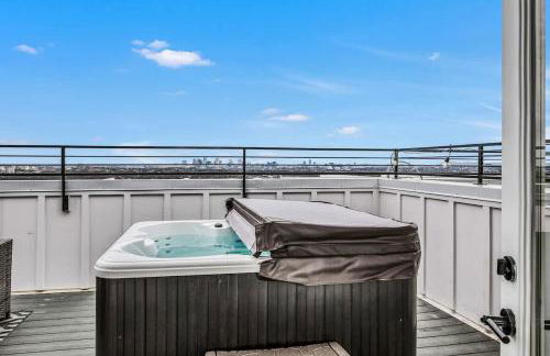 Stylish Nashville Home - Rooftop Deck - Hot Tub - Photo 28