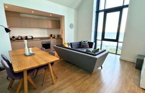 Kitty Lass- 2 Bed Luxury Apartment by Together Travel - Photo 9