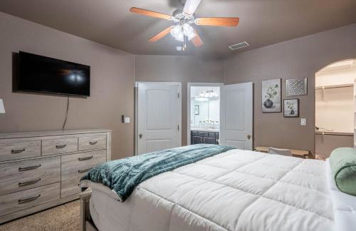 Sunset Retreat, Clean Modern 3BR, Garage, Near 191 - Foto 17