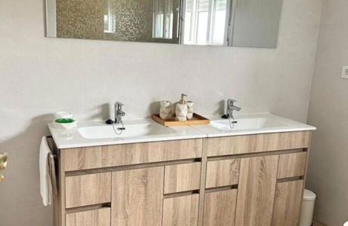 Casa Caraza. Un olivar con vistas al castillo de Juego de Tronos - Foto 44