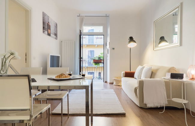 Charming Milanese Apartments - Photo 18