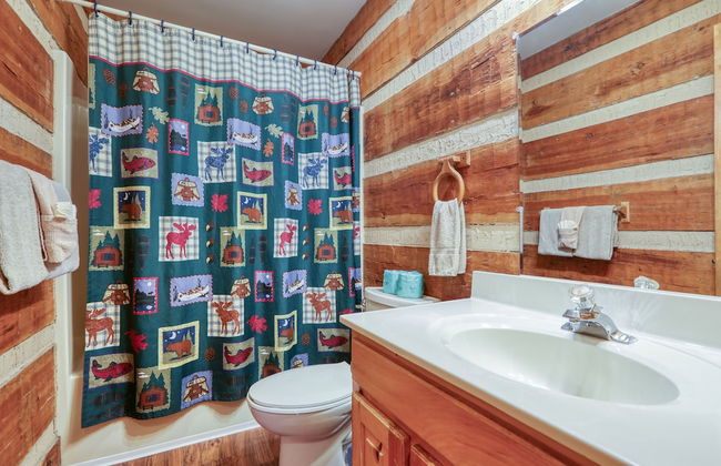 Creekside Memories - 2 Bedrooms, 2 Baths, Sleeps 6 Cabin by RedAwning - Foto 11