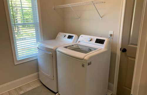 Fully Fenced & Fitted 4BR Near LakePoint Sports - Foto 46