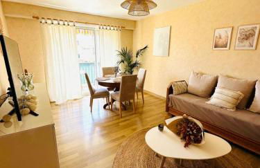 Spacieux 2 chambres 65m2 climatisé au village médiéval entre Nice et Antibes - Foto 1