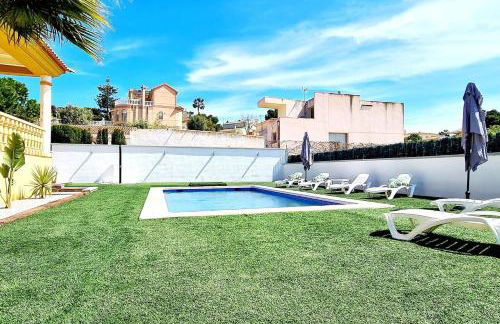 The Grand Pool Chalet and BBQ - Photo 18