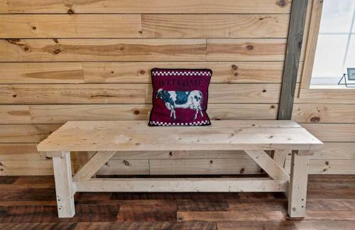 Rustic Barn Retreat w Hot Tub Game Room & FirePit - Photo 25
