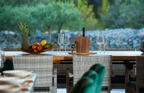 Luxury Villa Nature with heated private pool, sauna & fire pit, a short walk to the beach - Photo 36