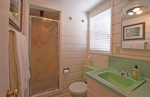 Woodland Chalet - 2 miles from Beach Access - Foto 21