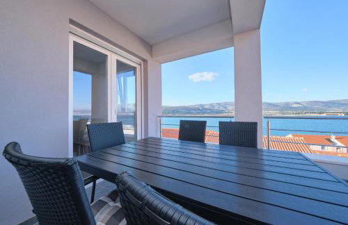 Queen's Lodge Mastrinka by Litto - Photo 64