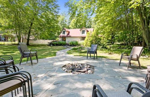 Impressive Dual Woods and Lake Homes That Sleep 32 - Foto 65