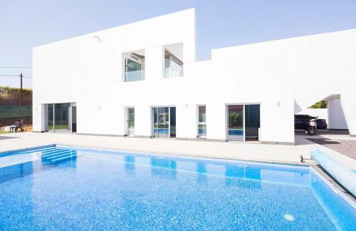 Independent villa with an immense heated pool! - Foto 39