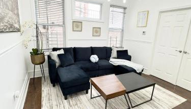 Sleeps 8, Stylish Home, Great Access NYC & EWR - Foto 2