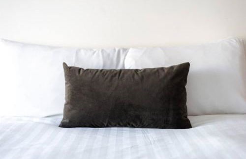 Stunning Riverside View Apartment, near Canary Wharf & O2 - Photo 17