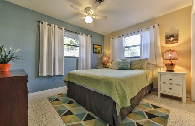 Amazing Pet Friendly 3 Bed House - Heated Pool 3 Bedroom Home by RedAwning - Foto 9