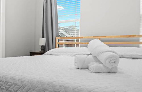 3BR 2BA Home with King Queen & Twin Beds - Foto 24