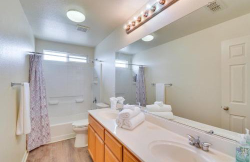 7 Mi to Lake Yosemite Family Home with Fenced Yard - Foto 19