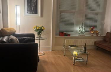 NEWLY REFURBISHED NOV 2025 Chic City Stay In Jesmond Apartment - Photo 4