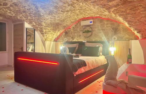 Secret LoveRoom - SpaBalnéo, Lit King Size, CLIM, Chic, calme et discret, 2 personnes - Foto 10