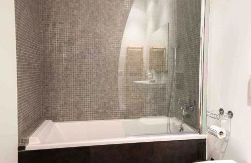 Idyllic 6 bed villa stunning sea view salt pool - Foto 40