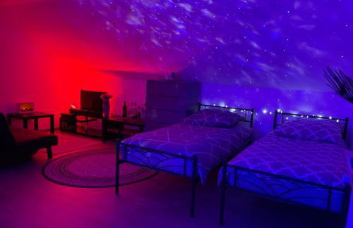 Sky Studio Apartment 1,5 Zimmer für 4 Leute Zentral 35qm S-Bahn Mercedes Benz - Foto 1