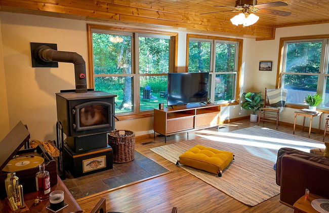 Firefly Lodge! Boardman River! Hot Tub! Woodstove! - Foto 20