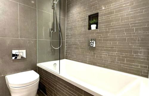 Super Modern New 2 Bedroom Apartment - Next to the Beach - Great Location - Fast WiFi - Smart TV - sleeps up to 4! Close to Purbeck, Corfe Castle, Sandbanks, Poole & Bournemouth - Foto 8