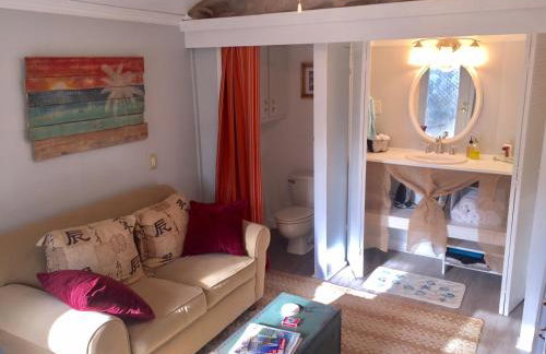 Romantic Beach Style Cottage close to everything! - Photo 14