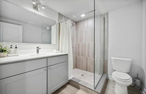 Luxurious Condo with Rooftop and Parking near University City - Foto 16